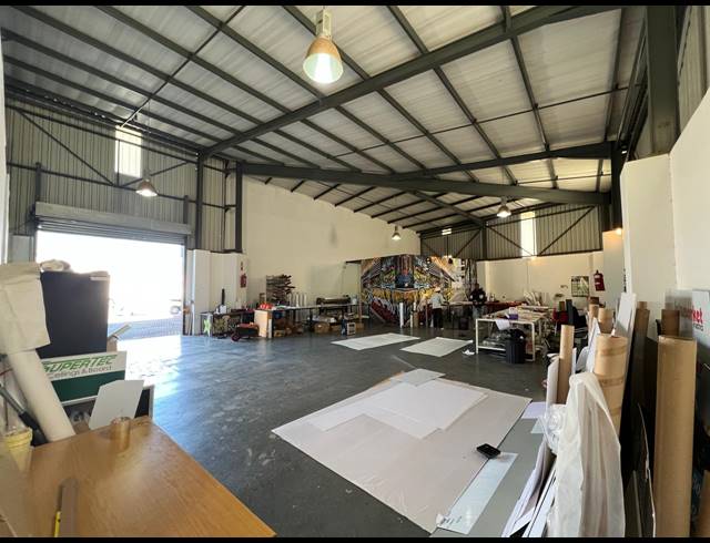 270M² WAREHOUSE TO LET IN LASER PARK